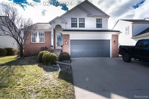 9980 W Avondale Cir, Ypsilanti, MI 48198