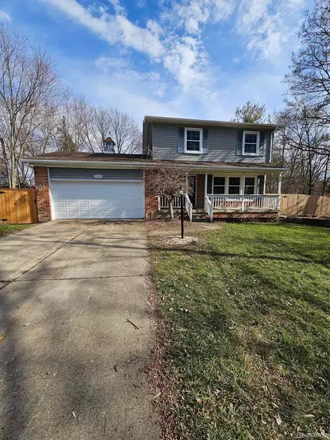 5259 S Genesee Rd, Grand Blanc, MI 48439