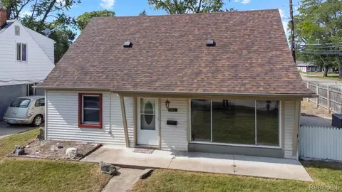 7331 Drexel St, Dearborn Heights, MI 48127