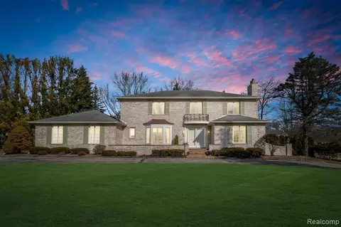 4385 Stoneleigh Rd, Bloomfield Hills, MI 48302