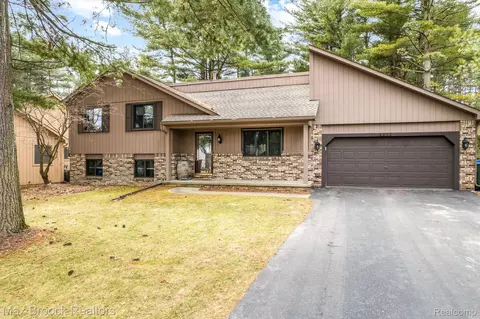 4253 Arbour Dr, Commerce, MI 48390