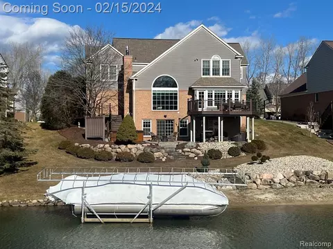 1387 Marina Pointe Blvd, Lake Orion, MI 48362