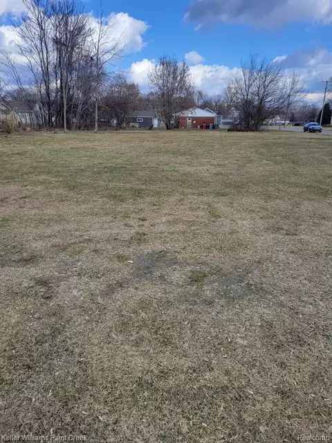 42431 N Walnut St, Clinton Township, MI 48036