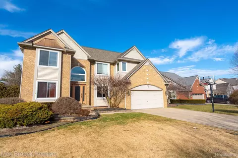 3044 Pheasant Run East Dr, Wixom, MI 48393