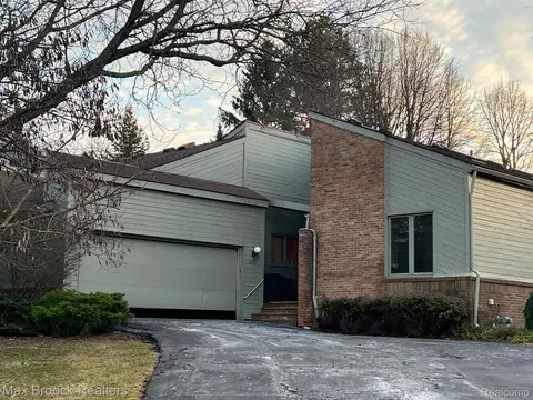 3579 Wabeek Lake Dr W, Bloomfield Township, MI 48302