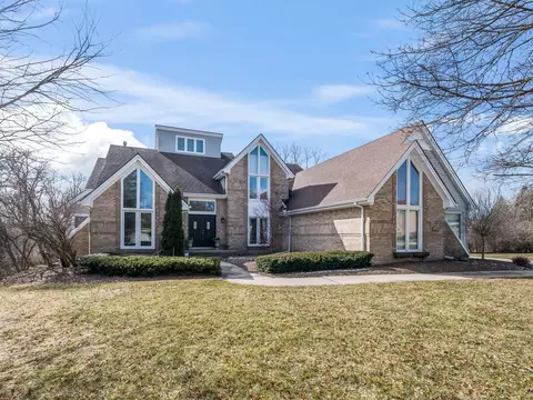 22025 Daleview Dr, Novi, MI 48374