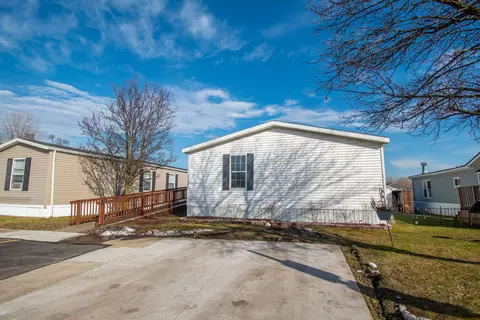 48594 Lakeview Cir, Shelby Township, MI 48317