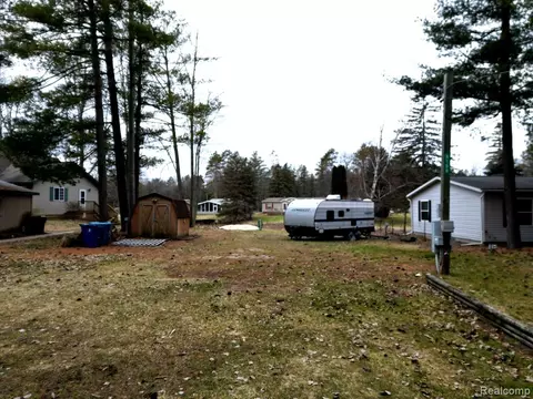 5156 S Birch Ln, Beaverton, MI 48612