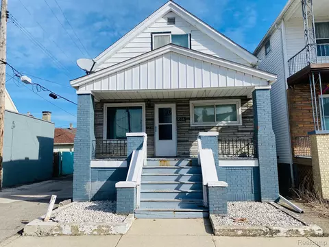 9536 Mitchell St, Hamtramck, MI 48212