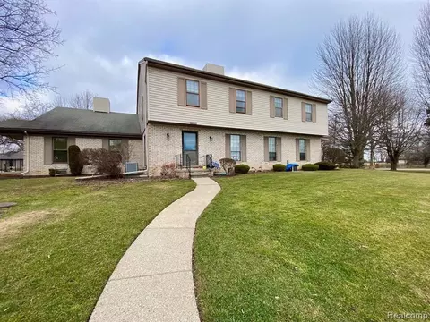 35192 N Bay Cir, Harrison Township, MI 48045