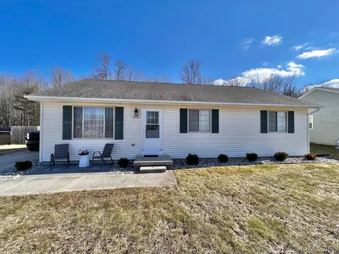 4126 Tristen Ave, Fort Gratiot, MI 48059