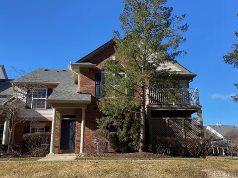 3539 Tremonte Cir S 21 Cir S, Oakland, MI 48306