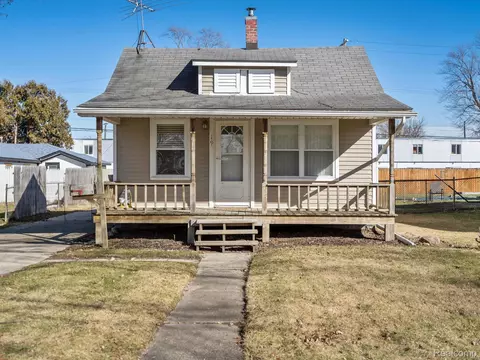 19 Eastman St, Mount Clemens, MI 48043