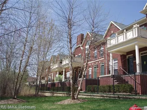 664 Village Ln, Milford, MI 48381