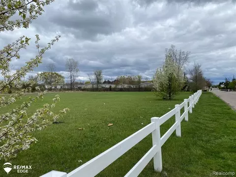Vacant Green Briar Boulevard, Burton, MI 48529