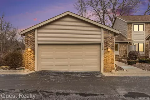 6832 Northcrest Way E, Independence, MI 48346