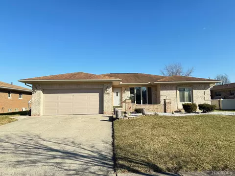 43404 Vinsetta Dr, Sterling Heights, MI 48313