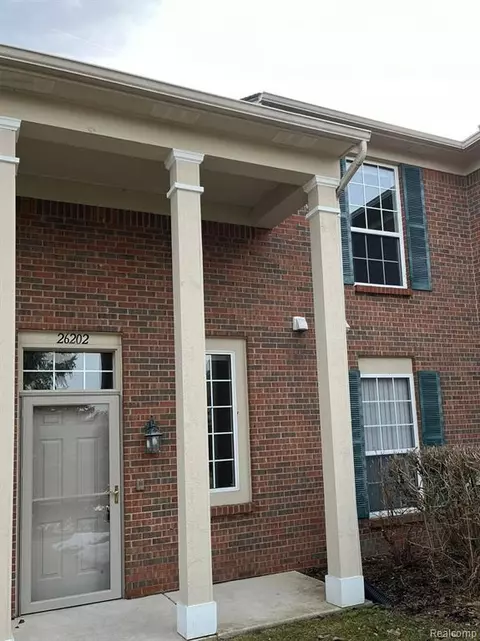 26202 Chesapeake Cir, Walled Lake, MI 48390