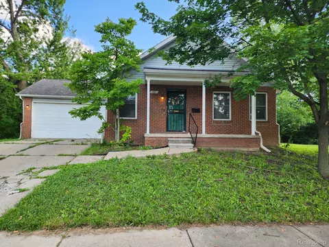 42 E Montana St, Highland Park, MI 48203
