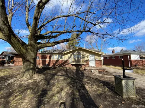 1814 Marlowe Dr, Flint, MI 48504