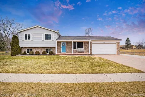 5460 Maybee Rd, Clarkston, MI 48346