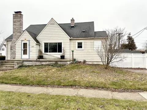 1229 18th St, Port Huron, MI 48060