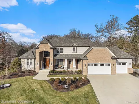 32800 Crimson Crossing Crt Ct, Beverly Hills, MI 48025