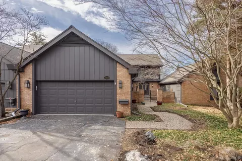 1888 Pine Ridge Ln, Bloomfield Township, MI 48302