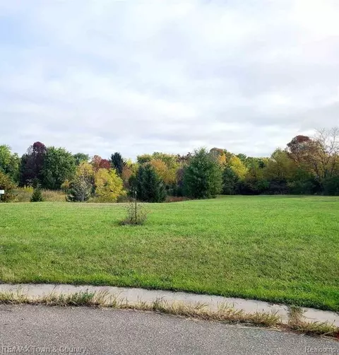 2444 Shadegrove Dr, Flushing, MI 48433