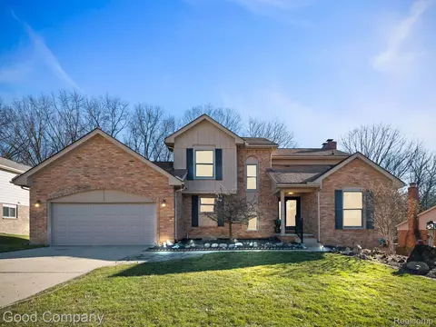 635 Ten Point Dr, Rochester Hills, MI 48309