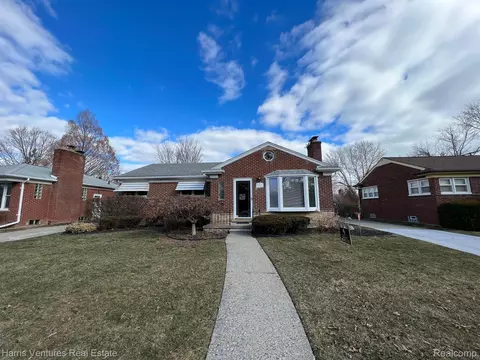 21445 Brierstone St, Harper Woods, MI 48225