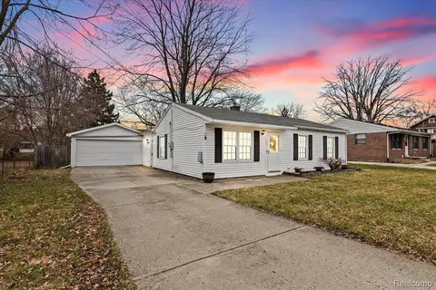 5001 Palmer St, Lansing, MI 48910