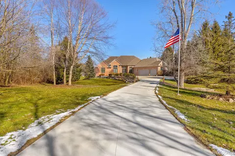 7701 30 Mile Rd, Washington, MI 48095