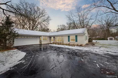 25210 Peekskill, Southfield, MI 48033