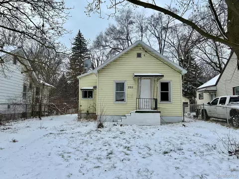 2211 Torrance Ave, Flint, MI 48506