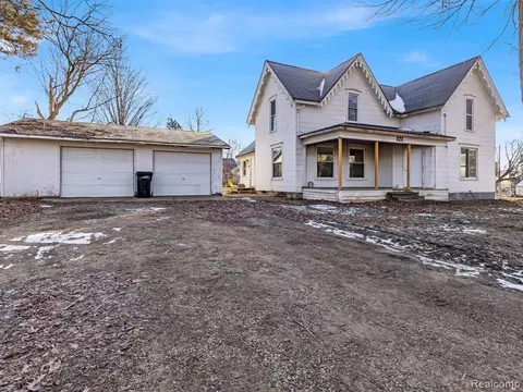 323 S Grand Ave, Fowlerville, MI 48836