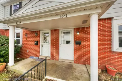 6651 Andersonville Rd, Clarkston, MI 48346