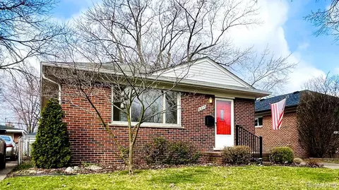 8275 Nightingale St, Dearborn Heights, MI 48127