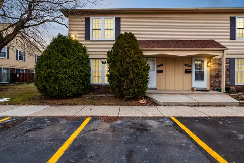 34276 Garfield Cir, Fraser, MI 48026