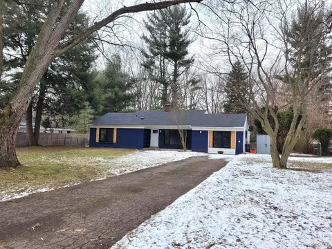 18001 Fairfield St, Livonia, MI 48152