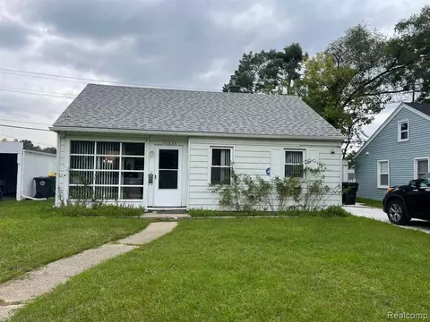 10630 Troy St, Oak Park, MI 48237