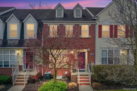 13104 Egret Ln, Walled Lake, MI 48390
