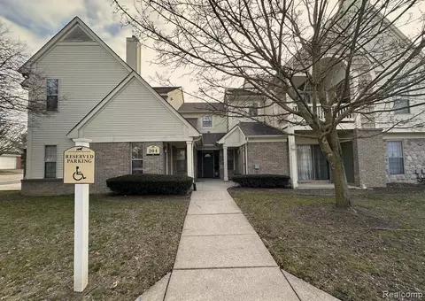 204 Maplewood #4, South Lyon, MI 48178