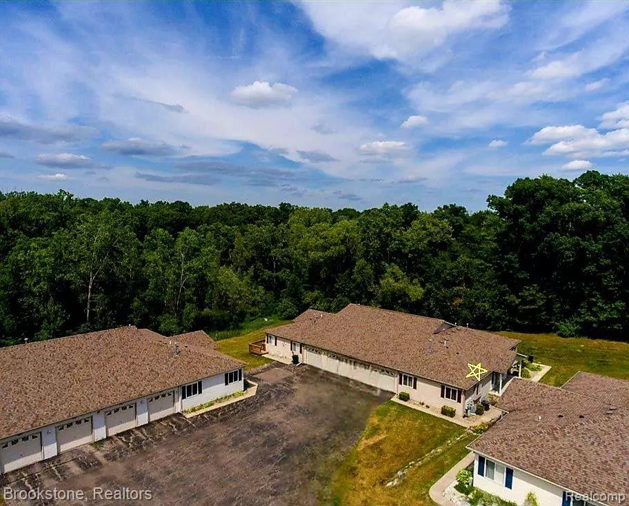 9536 Parkwood Dr, Grand Blanc, MI 48439 26 Photos Movoto