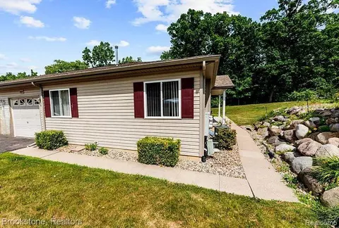 9536 Parkwood Dr, Mundy, MI 48439