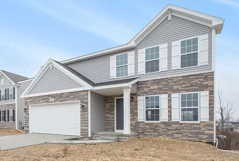 2709 Bedford St, Lapeer, MI 48446