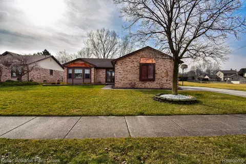 20194 Calumet Dr, Clinton Township, MI 48038