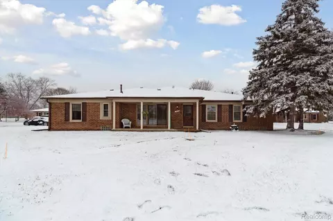14839 Dexter Crt 122 31 Ct #122, Shelby Township, MI 48315