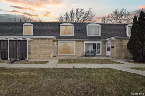 29864 City Center Dr #4, Warren, MI 48093