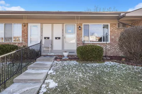 25212 Potomac Dr #6, South Lyon, MI 48178